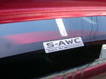リアウインドウにS-AWCのステッカーを貼った